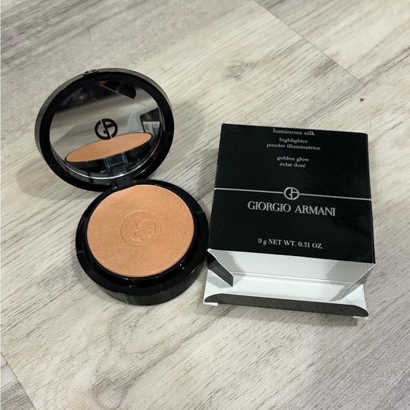 Giorgio Armani Other - Giorgio Armani Beauty Luminous Silk Golden Glow Highlighter
